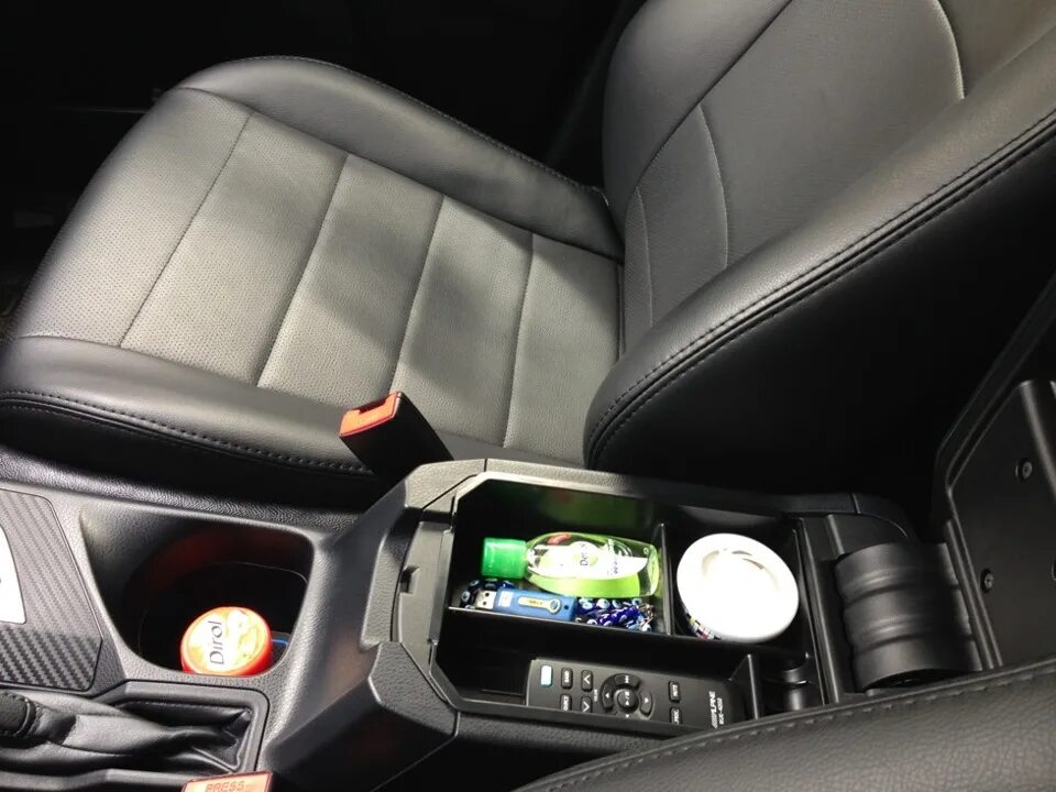 Подлокотник рав 4. Предохранитель в подлокотник raf4 2009. Снять подлокотник рав 4. Подлокотник рав 4. Тойота рав 4 внутри подлокотники.