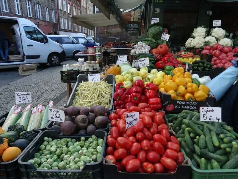 Овощной рынок. Большой овощной рынок. Рынок Крытый овощи. Овощной рынок в сером цвете. Москва рынки овощей