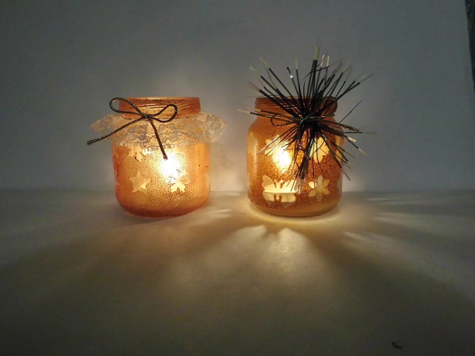 баночка подсвечник своими руками. новогодний декор баночек. баночка подсвечник своими руками. подсвечники из стеклянных банок. подсвечники из баночек.