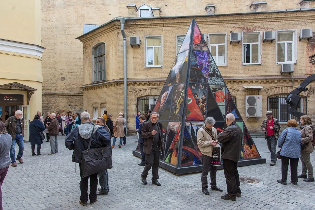 Произведения искусства санкт петербурга. Музей искусства Санкт-Петербурга XX-XXI веков Санкт-Петербург. Грибоедова 103 музей искусства. Музей 20-21 века СПБ. Музей искусства Санкт-Петербурга ХХ-ХХ веков (МИСП).