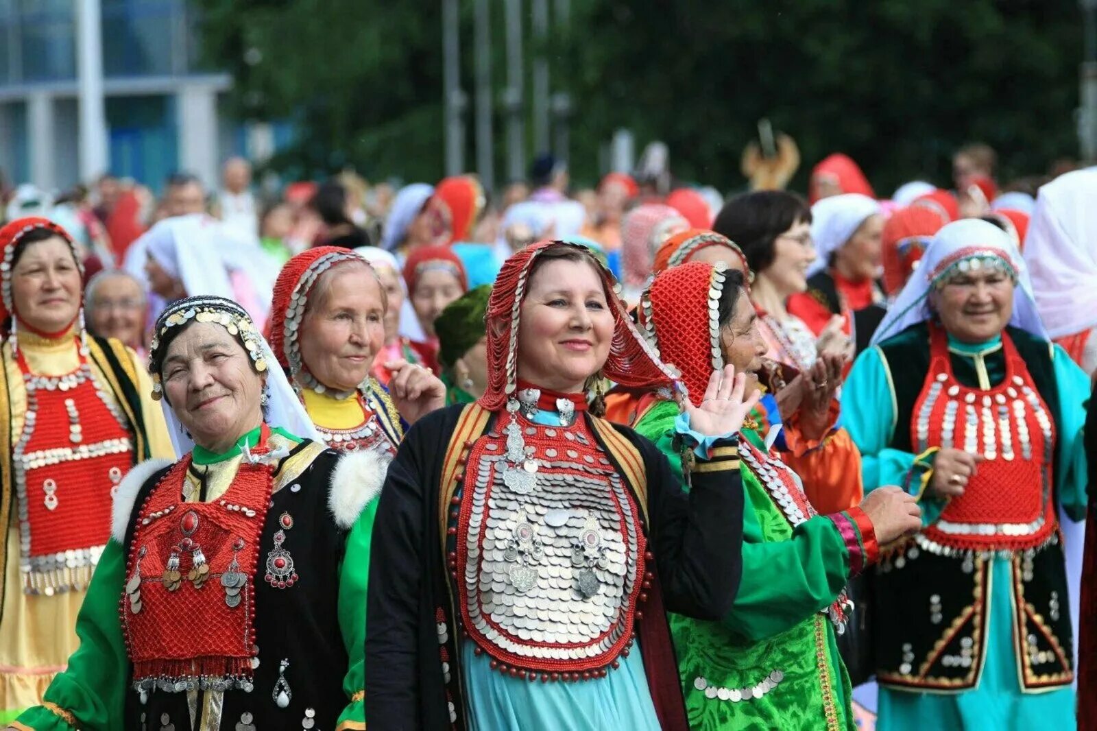 Национальности башкортостана. Народы Башкортостана башкиры. Национальный костюм народ России Башкирцев. Башкирские национальные костюмы Уфа. Башкиры коренной народ Республики Башкортостан.