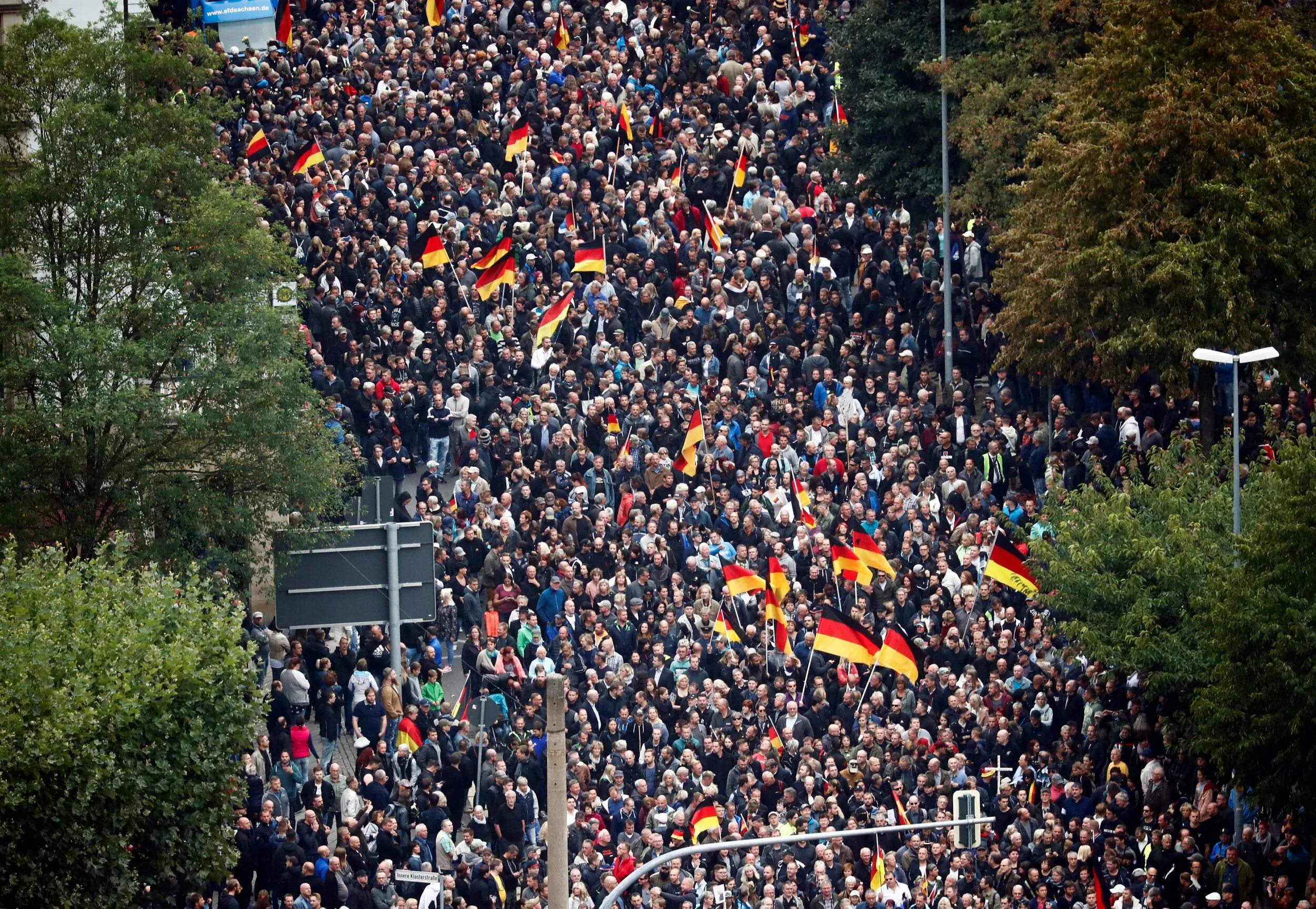 Альтернатива для Германии митинг. Протесты в Германии. Митинг левых в Германии. Недовольство в Германии.