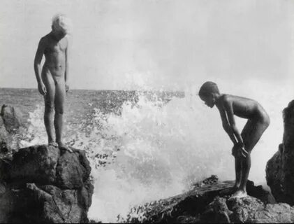 Klitmassage durch den Slip der jungen Frau 