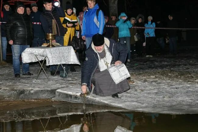 19 января 2014. Крещение прорубь картинки. Крещение Новгорода. Крещенские купели в Южном округе. Крещение Ямал.