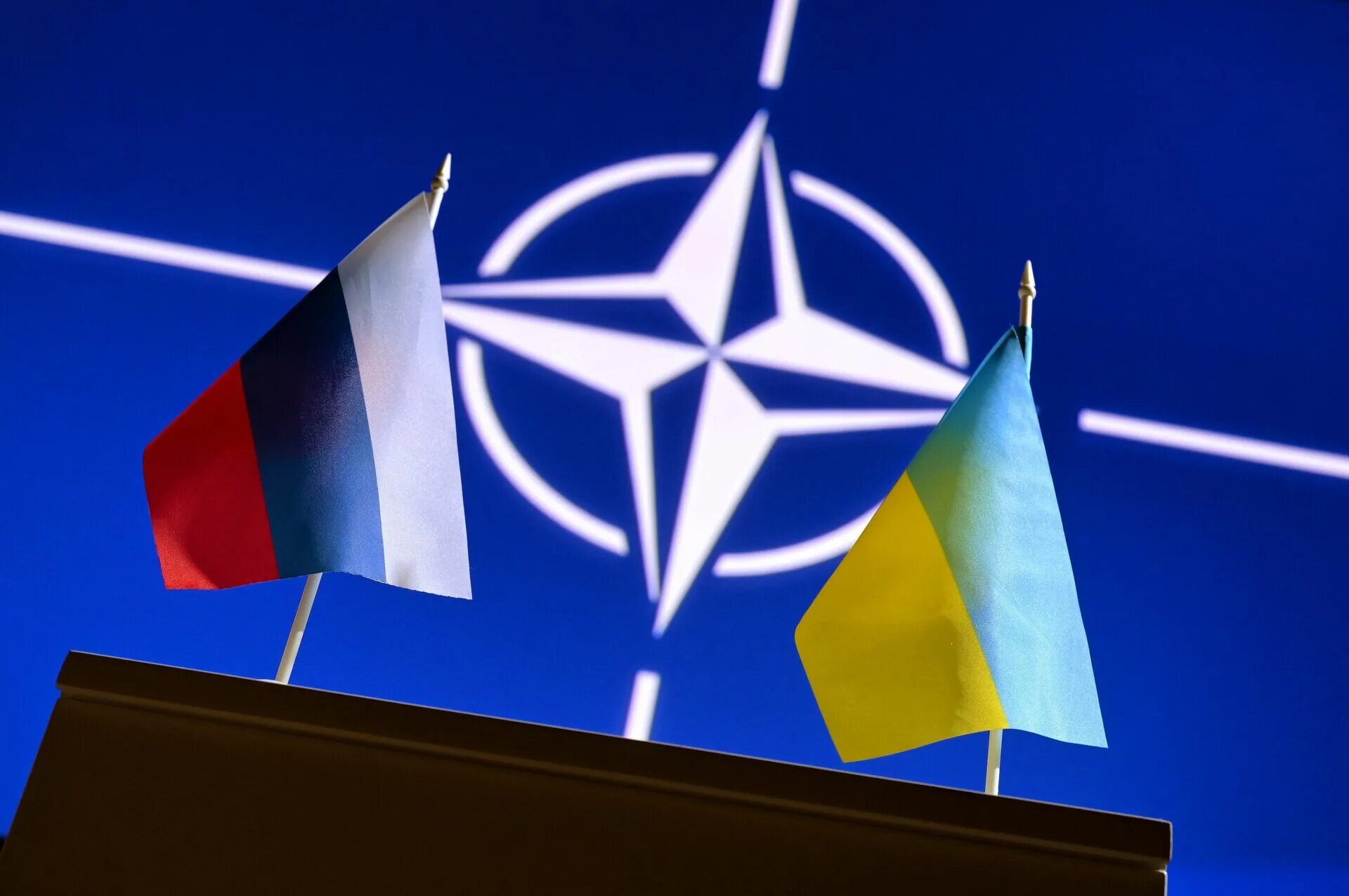 Россия присоединение к нато. Флаг Украины и НАТО. США НАТО Украина флаги. Флаг украинского НАТО. Флаг Украины ЕС НАТО.