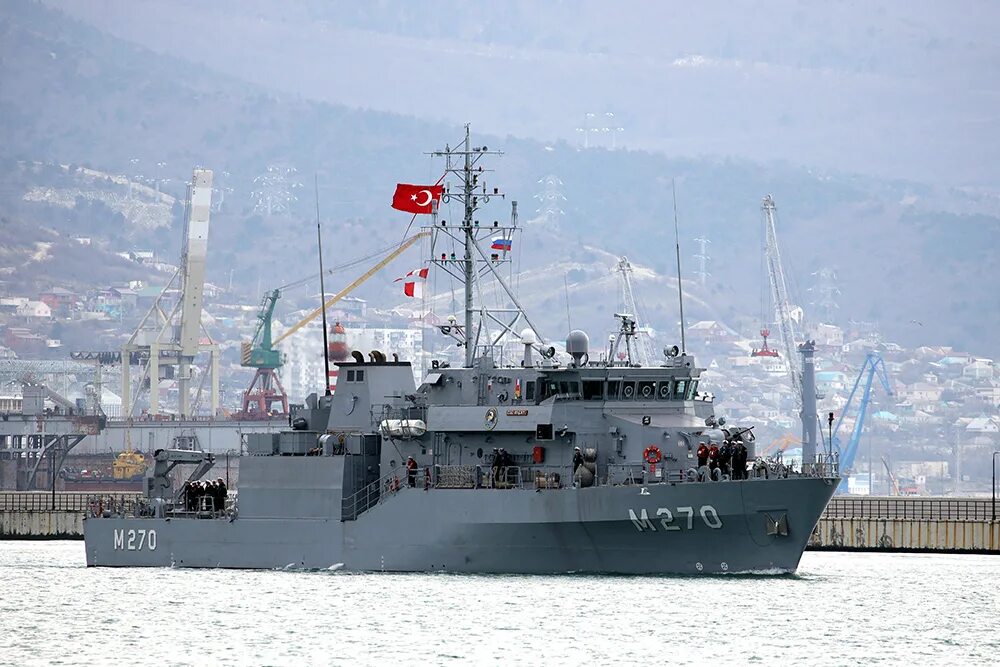 Фрегат f-493 tcg «gelibolu». Пролив босфор турция. Российский корабль турецкая. Вмф турции корабли. Флот вмс турции.