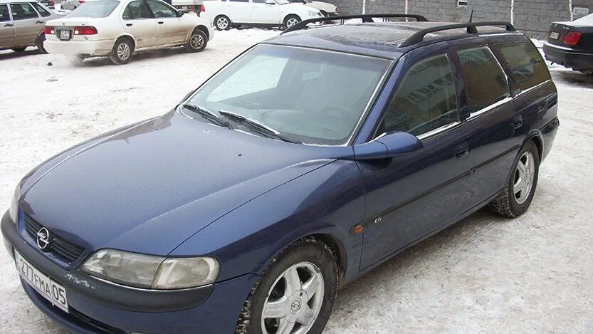 Вектра б 97 год. Вектра универсал 1998. Опель Вектра 1998 битая. Opel Vectra 1.8 MT, 1998 багажник. Opel Vectra b универсал битая.