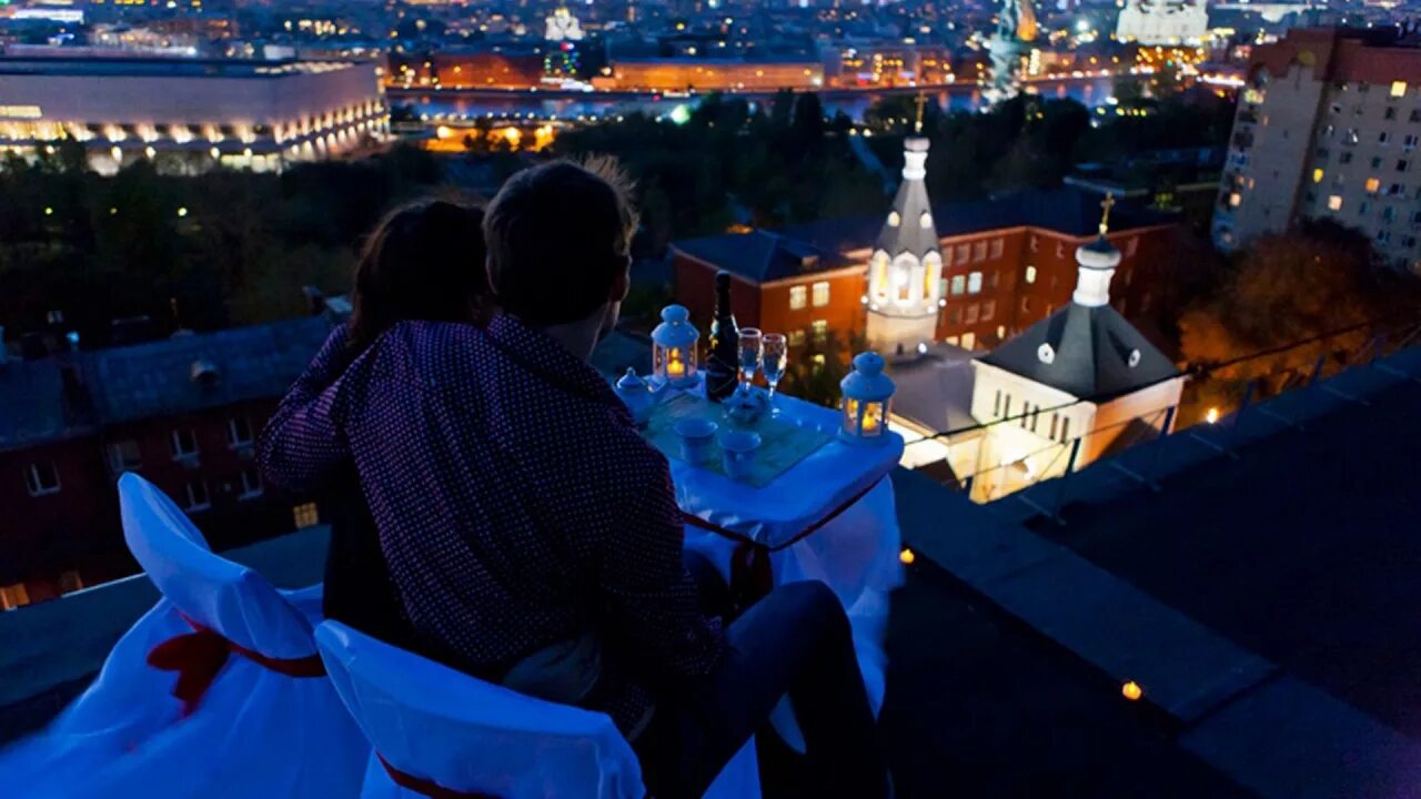 Романтический вечер на крыше. Романтичное место. Романтическое свидание на крыше. Крыша вечером. Вечером какой отношение