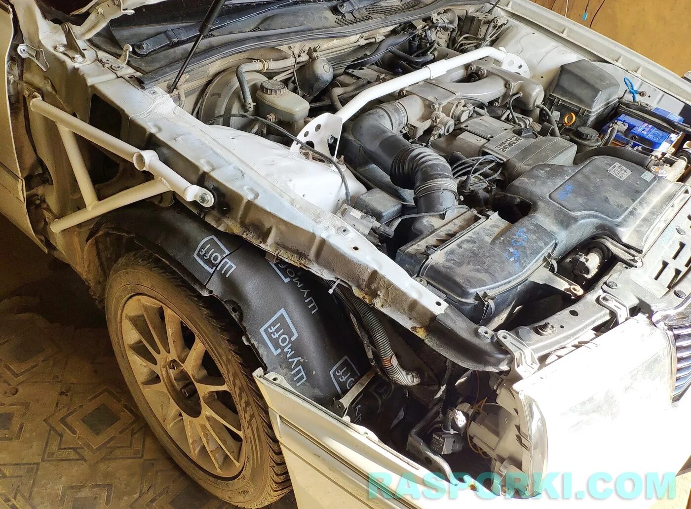 Crown разбор. Распорка crown 155 2jz. распорка тойота краун 131. распорки стоек toyota crown 130. тойота кроун s140.