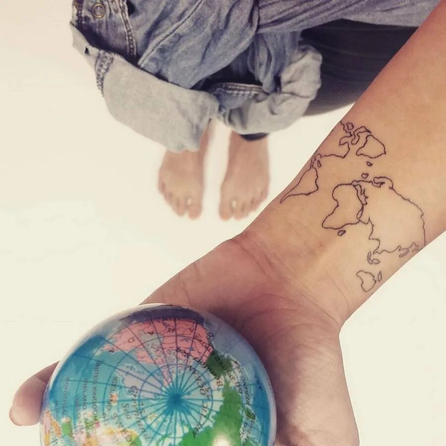 Тату земля. Земля тату эскиз. Тату земной шар. Тату земля. Тату земной шар.