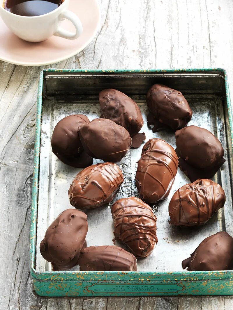 Chocolate dates