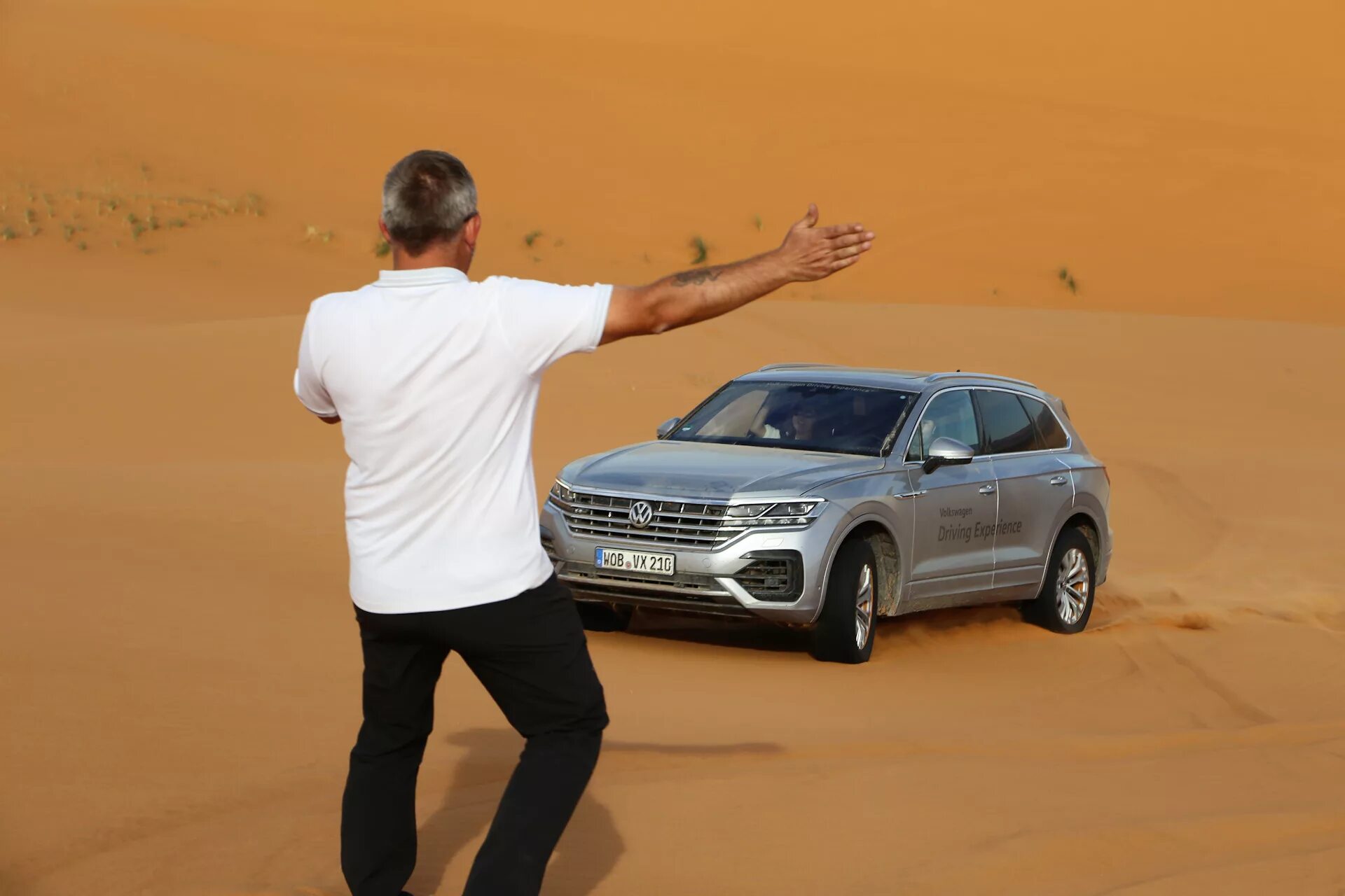 Тест драйв туарег. Volkswagen Touareg в пустыне. Фольксваген сахара. Фольксваген Туарег в пустыне фото.