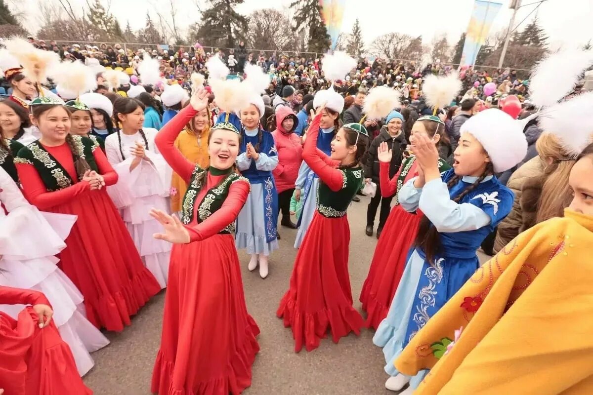 Наурыз мейрамы в Казахстане. Праздник Наурыз у казахов. Празднование Наурыза в Казахстане. С праздником Наурыз.