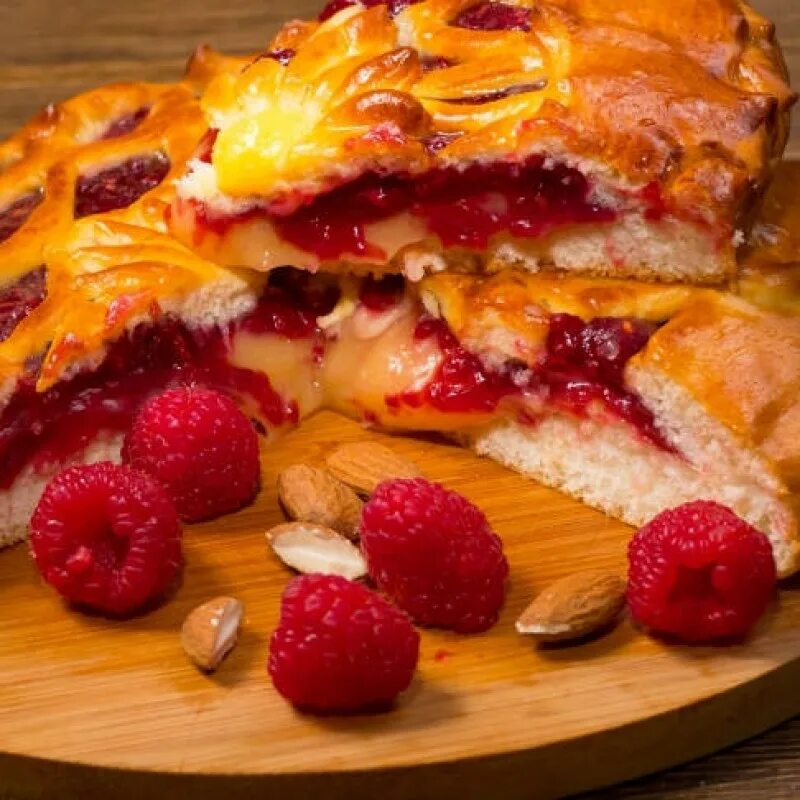 Дрожжевые пироги с малиной. Дрожжевые пироги с малиной. Дрожжевые пироги с малиной. Открытый дрожжевой пирог с ягодами. Пирожки с малиной и творогом.