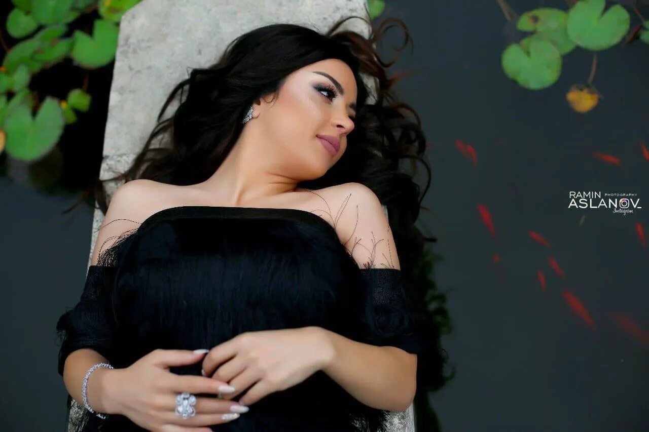 Вефа ширинова. Вефа шарифова. Вефа шерифова 2019. Вефа шерифова 2019. Вафа шарифова певица.