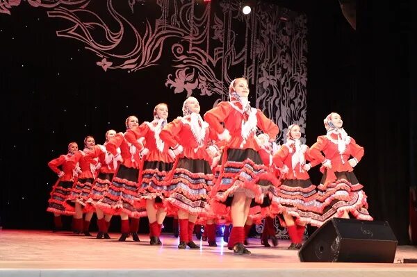 приглашаем всех на творческий кружок. приглашаем в кружки. дк московский отчетный концерт. зерноград танцевальный коллектив калейдоскоп. клубные формирования в дк.