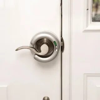 Дверь с двумя ручками