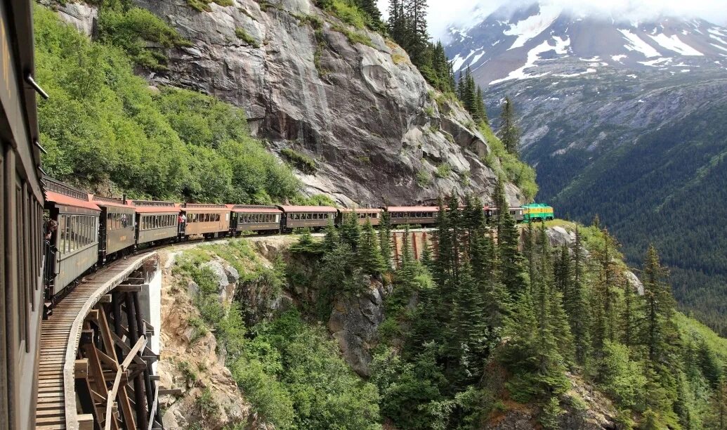 Известные железные дороги. Железная дорога Горнерграт в Швейцарии. Уайт-Маунтин (Аляска). Уайт Маунтин Аляска поезд. Железная дорога через скалистые горы в Америке.