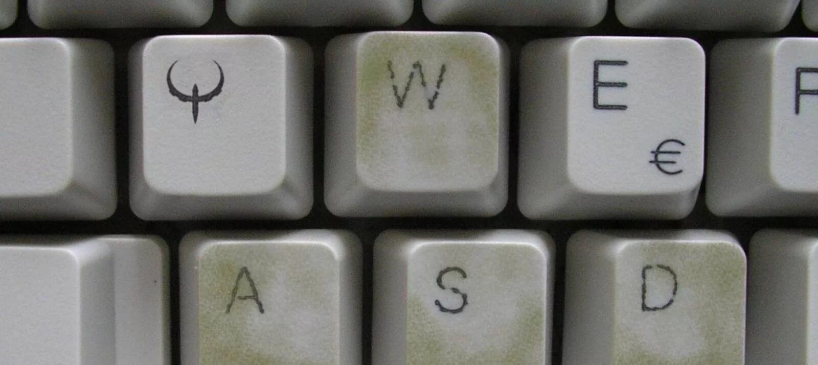 Клавиши WASD. Клавиатура 3 кнопки WASD. WASD раскладка клавиатуры. Кнопка стирания на клавиатуре. Поменялись кнопки wasd и стрелки