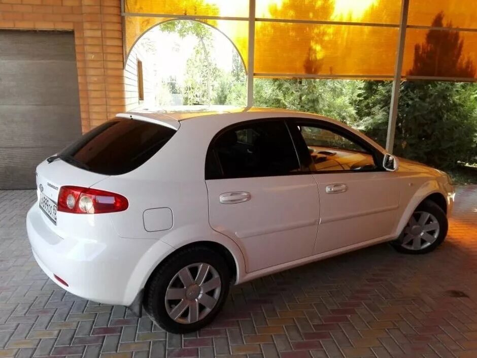 Шевроле хэтчбек отзывы. Chevrolet Lacetti 2007. Шевроле Лачетти хэтчбек белая. Шевроле Лачетти хэтчбек 1.6 2007. Chevrolet Lacetti 2007 хэтчбек.