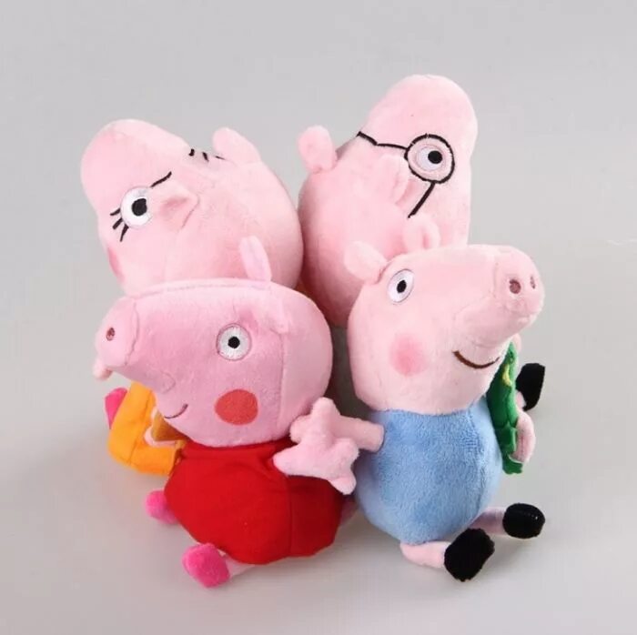 Детский мир Свинка Пеппа игрушки. Игрушки Свинка Peppa semya. Семья свинки Пеппа мягкие игрушки. Пеппа Пиг плюшевая.