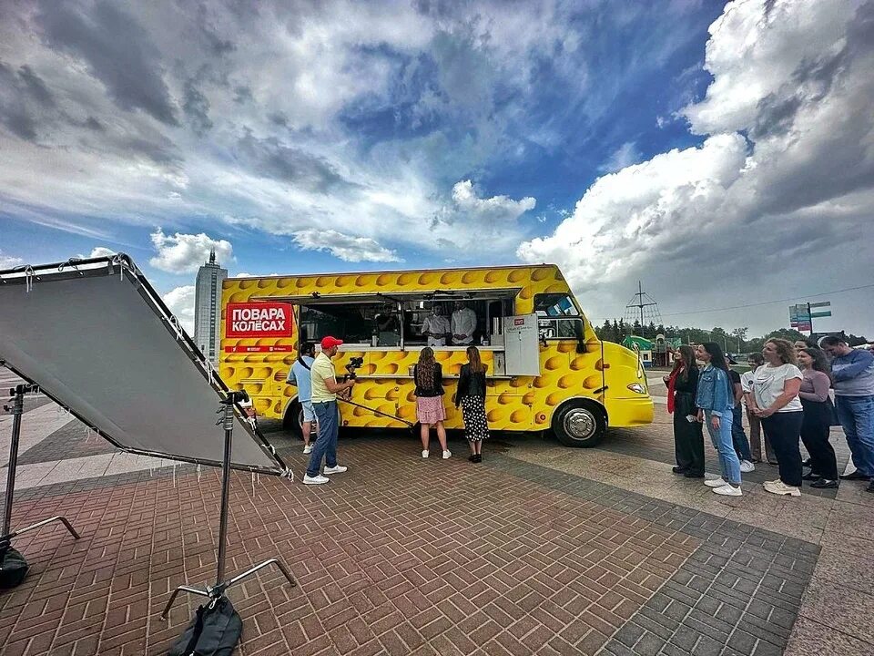 Повара на колесах передача. Повара на колесах автомобиль. Кухня на колесах шоу. Повара на колесах киров. Повара на колесах первый канал ведущие.