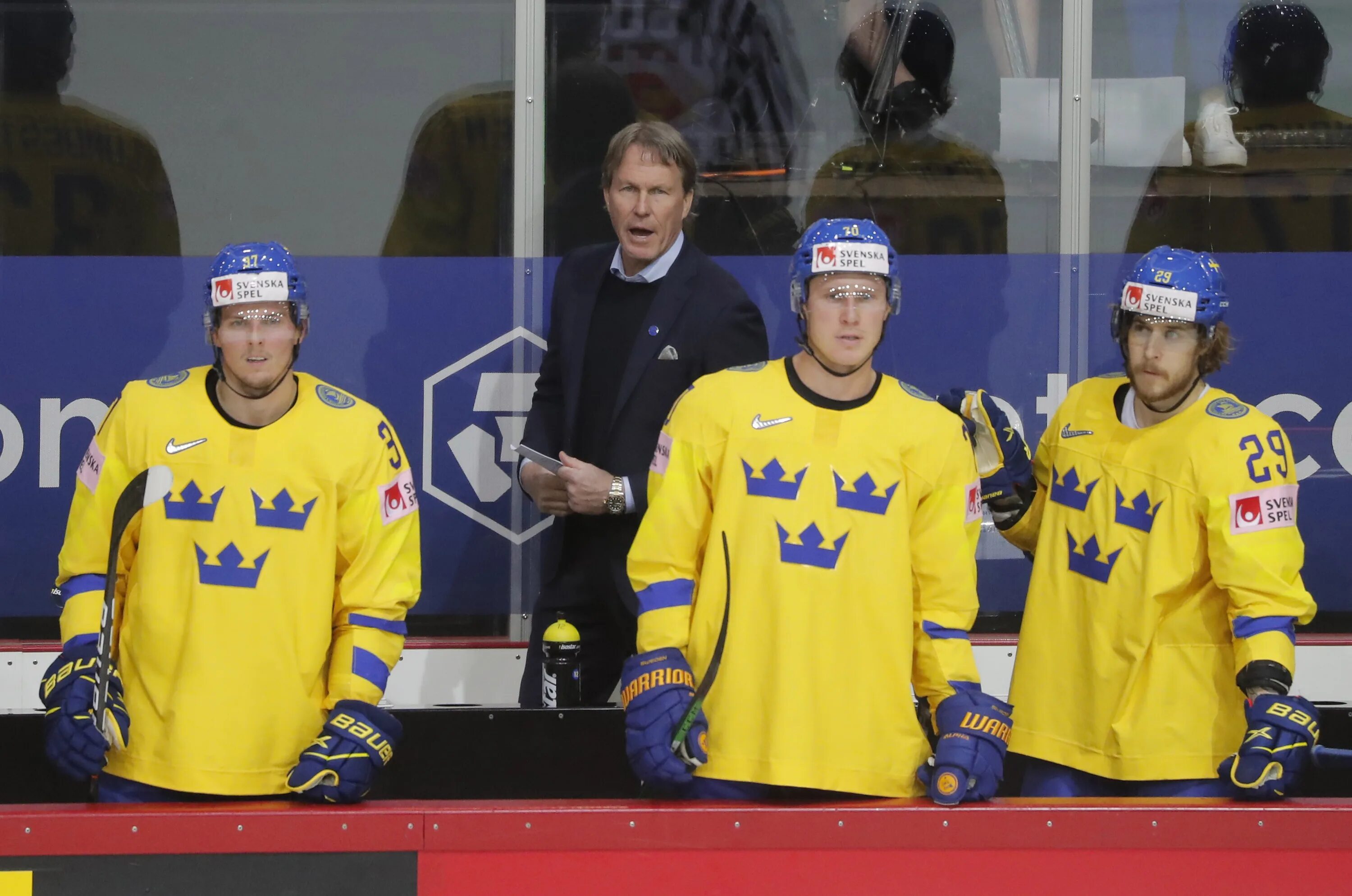 Сколько побед одержала сборная швеции. Сборная Швеции хоккей. Форма сборной Швеции по хоккею 2021. Форма сборной Швеции по хоккею. Тренеры сборной Швеции по хоккею с шайбой.