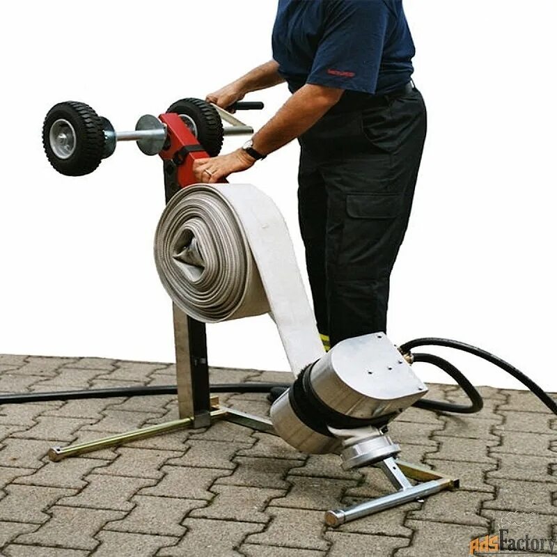 Сматывание пожарных рукавов. Перемотка пожарных рукавов периодичность. Устройство для перемотки пожарных рукавов рну-04 с колесами. Приспособление для скатки и перекатки пожарных рукавов ам. Смотка пожарного рукава.