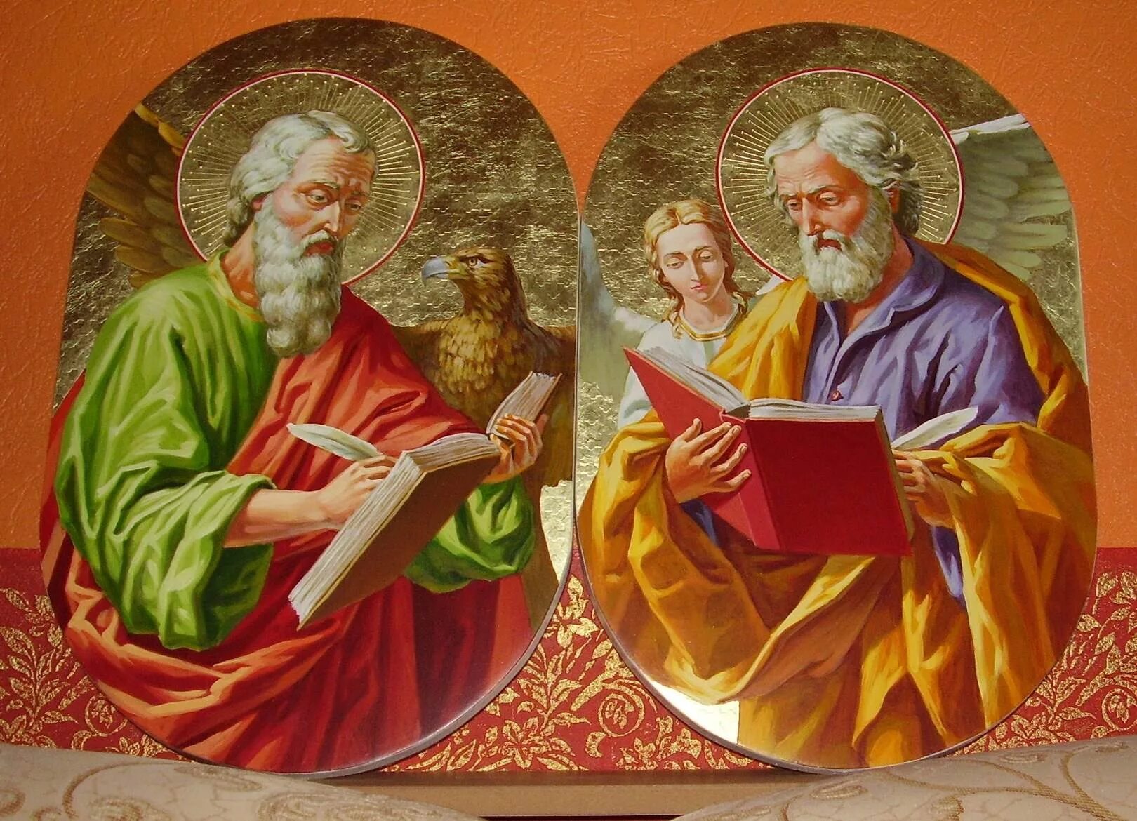 Св апостол матфей икона. Икона апостола и евангелиста луки. Икона апостола и евангелиста луки. Икона святого луки евангелиста. Первые евангелисты.