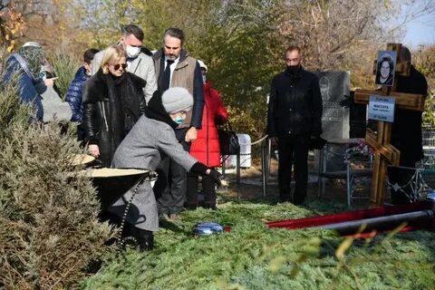Провожающая в последний путь фрирен анилибрия