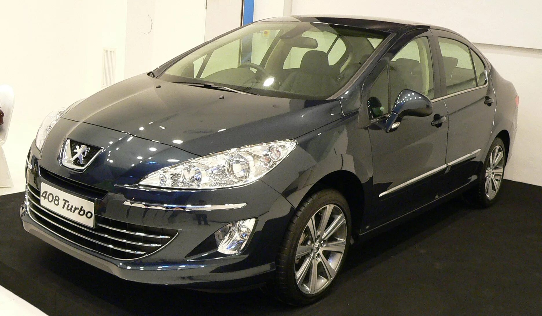 Лобовое стекло пежо 408. Peugeot 408 allure. Стекло пежо 408. Водосток лобового стекла пежо 408. Люк на peugeot 408.