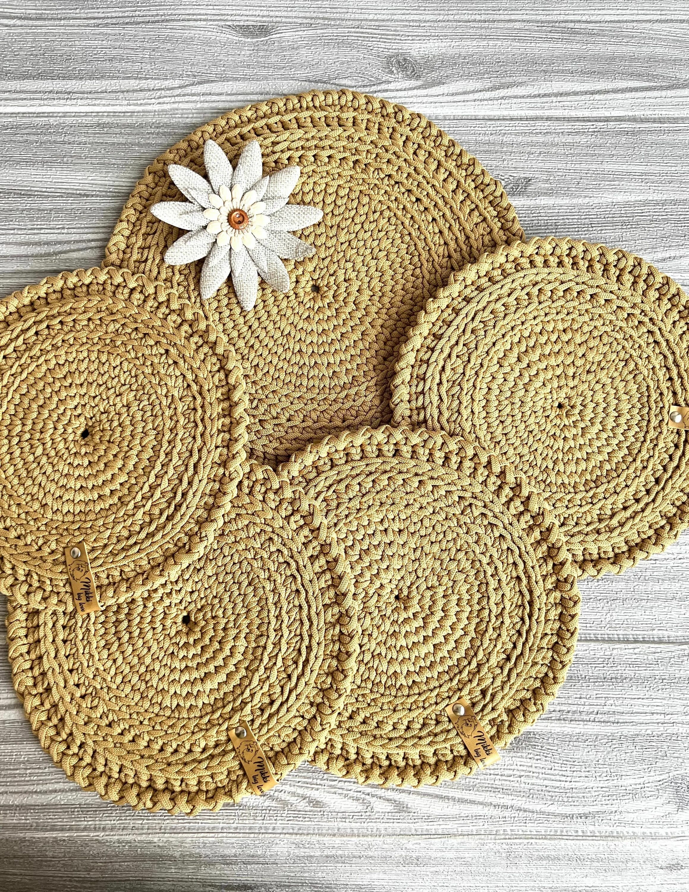 Коврик из джута крючком. Круглая салфетка из шнура. Салфетка сервировочная круглая крючком. Круглая салфетка из шнура. Сервировочные салфетки под тарелки.