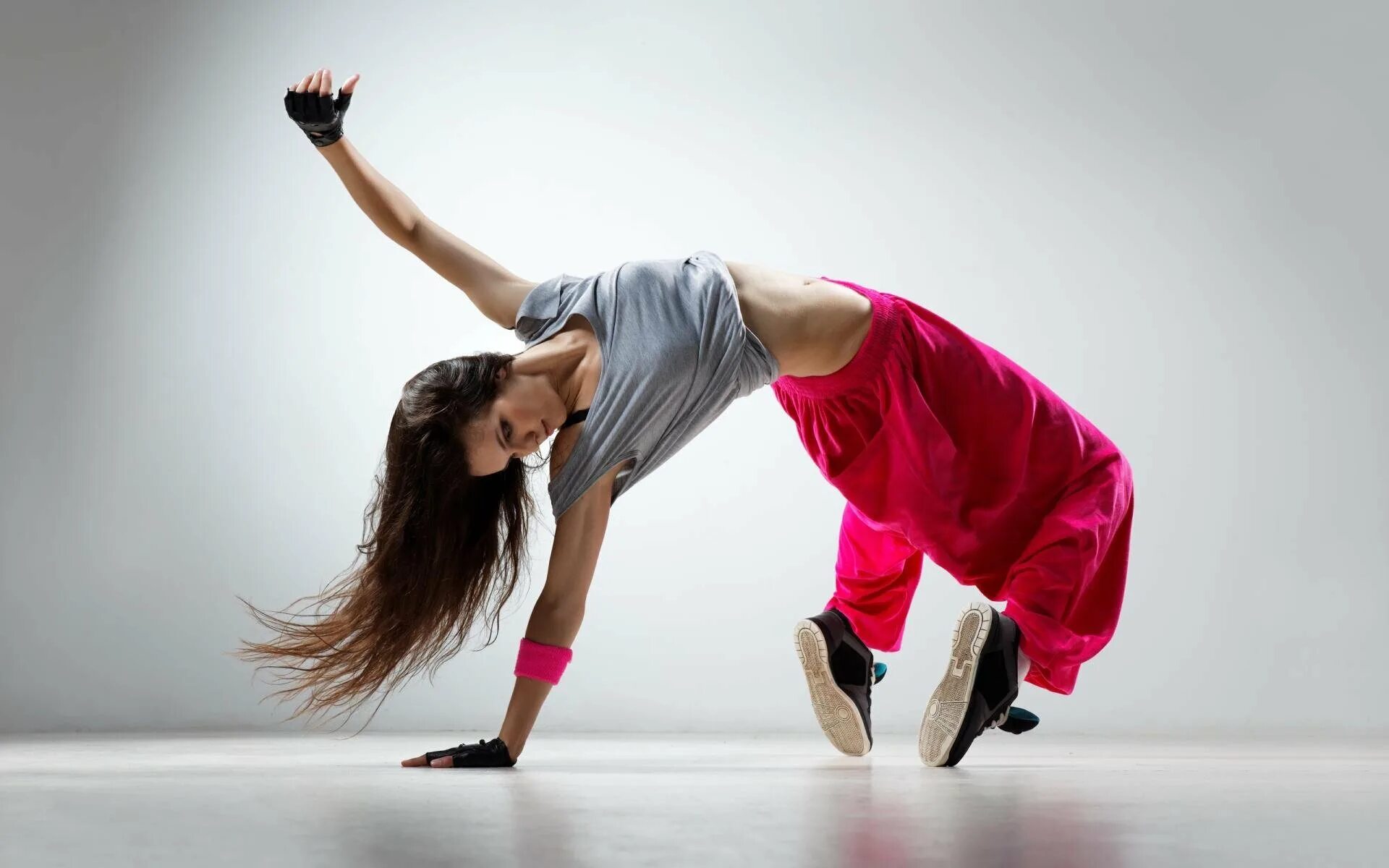 She got moves. Современные танцы. Танцы хип хоп. Танцовщица. Танцы хип хоп современные.