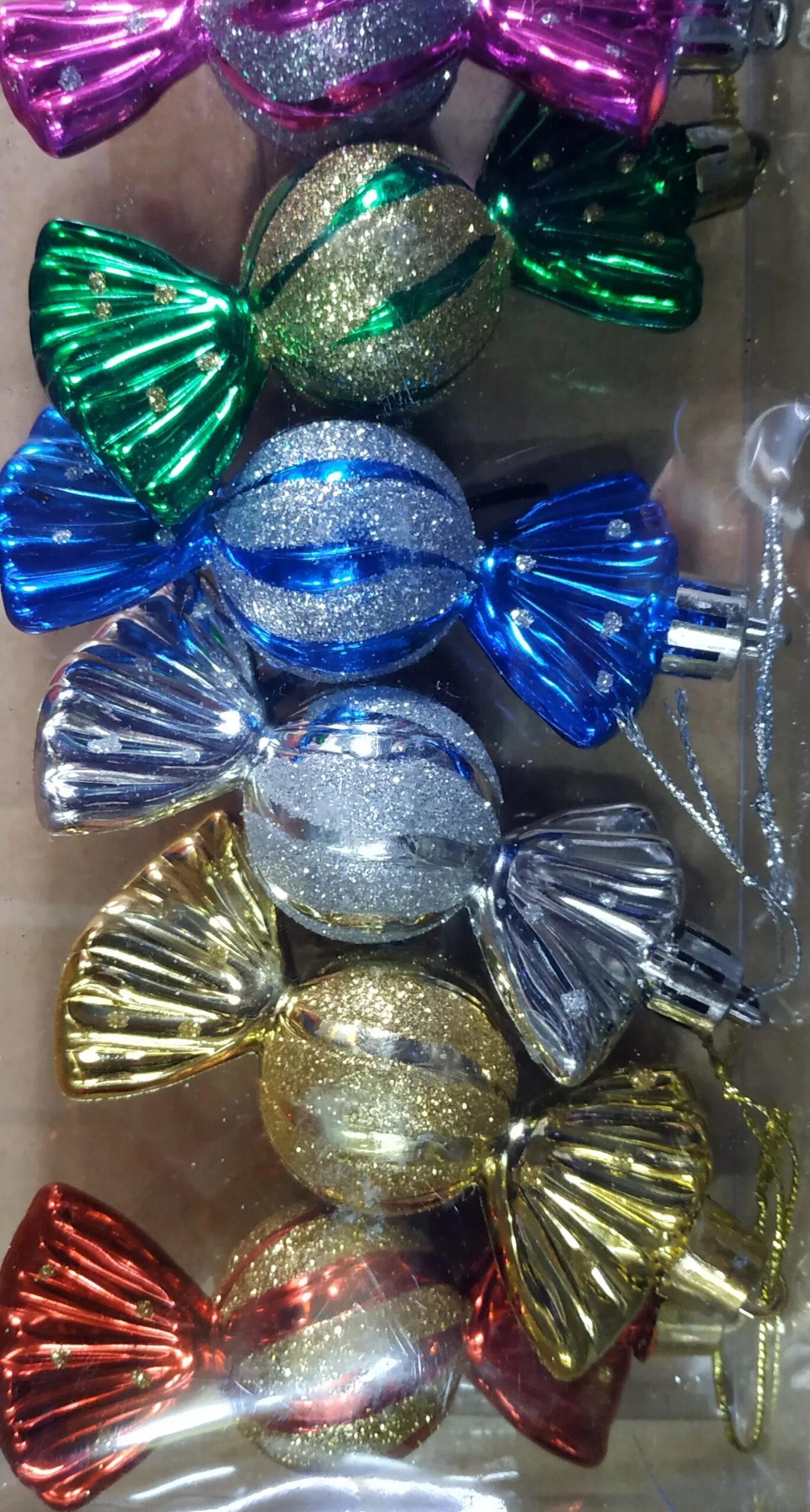 Новогодние игрушки конфета. Новогодняя игрушка конфета. Новогодние игрушки конфета. Новогодние игрушки конфета. Украшение елки конфетами.