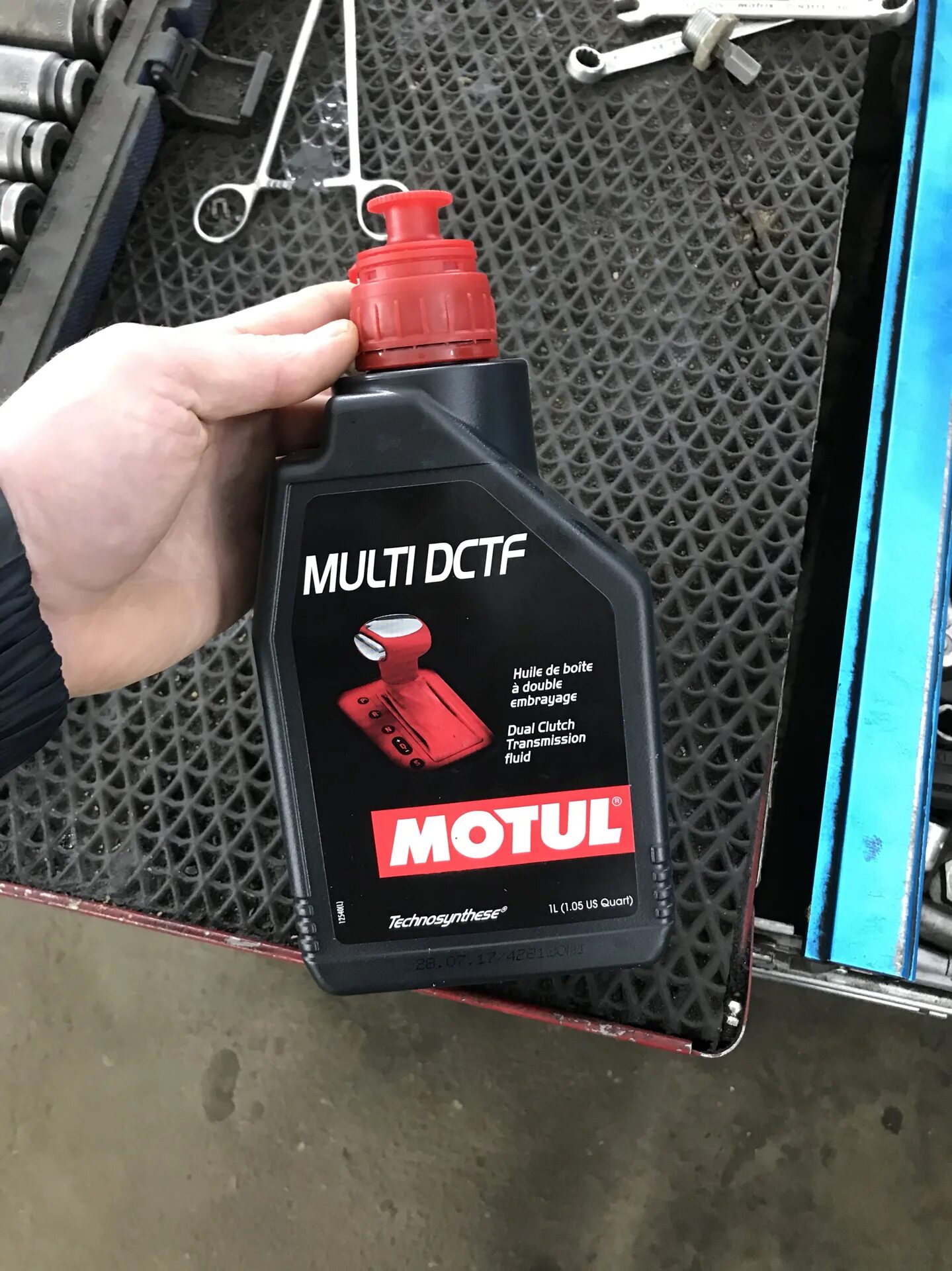 Масло в powershift форд фокус 3. Масло в АКПП Форд фокус 3 POWERSHIFT Motul. Масло в коробку Форд фокус 3 POWERSHIFT. Масло фокус 3 масло в АКПП повер шифт. Motul масло в коробку.