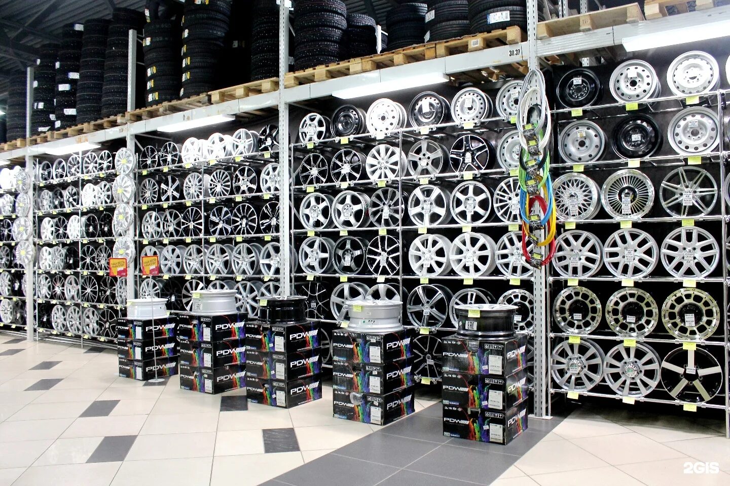 Адреса автозапчастей. Магазин автозапчпстей. Автомагазин для иномарок. Автомагазин для иномарок. Магазин автозапчестей.