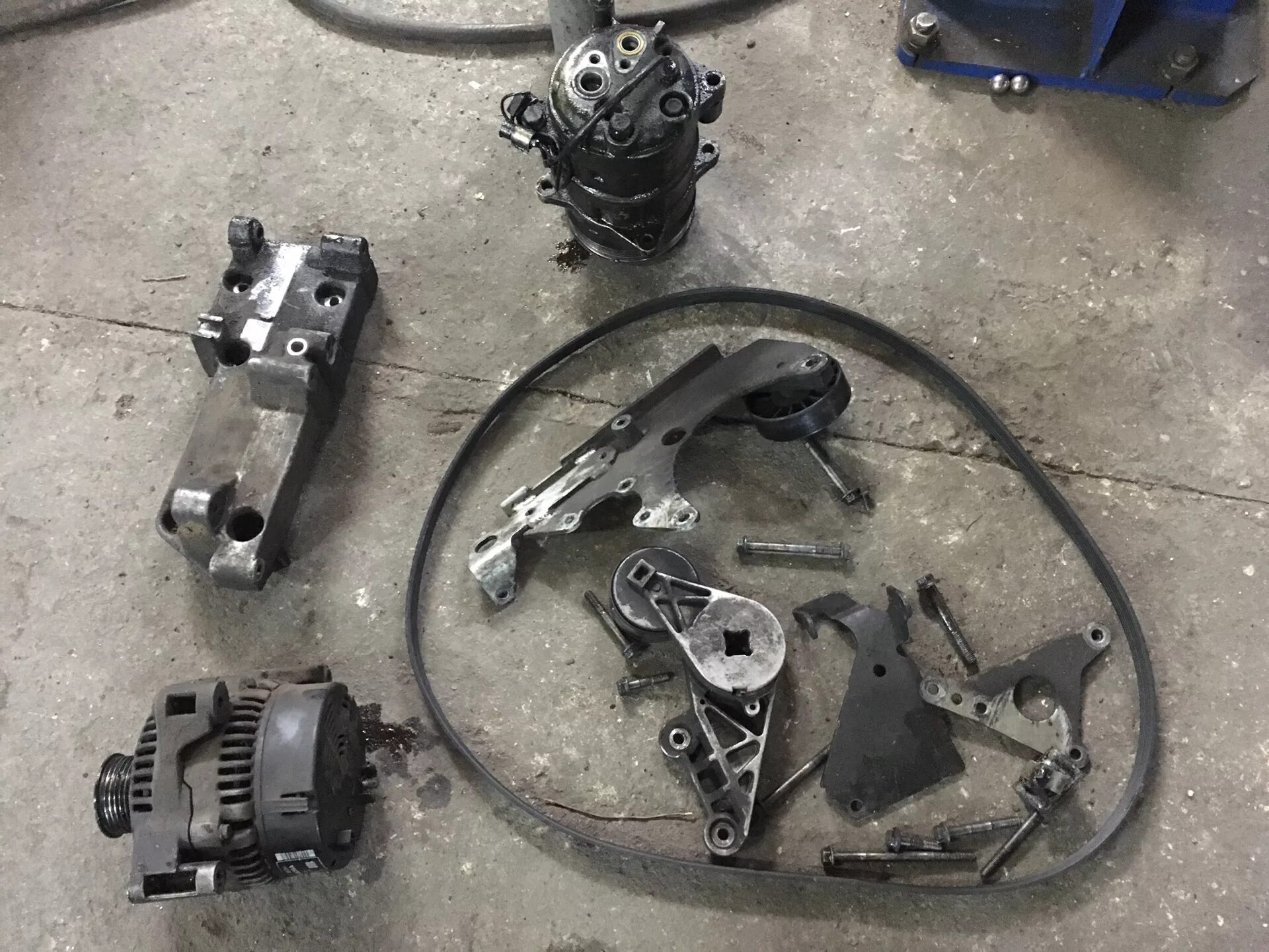 Вольво s80 как снять генератор Замена термостата Volvo S40 II 2.4 Volvo S40 (2G), 2,4 л, 2006 года своими рук