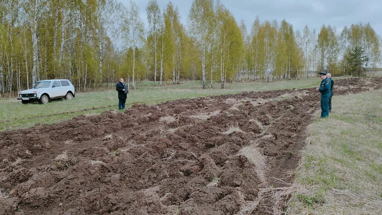 Противопожарные мероприятия в Яменской усадьбе. Фото проведение противопожарных мероприятий. Фото ограничительных противопожарных мероприятий. Фото санитарных противопожарных мероприятий в лесу. Перечень населенных пунктов подверженных природным пожарам