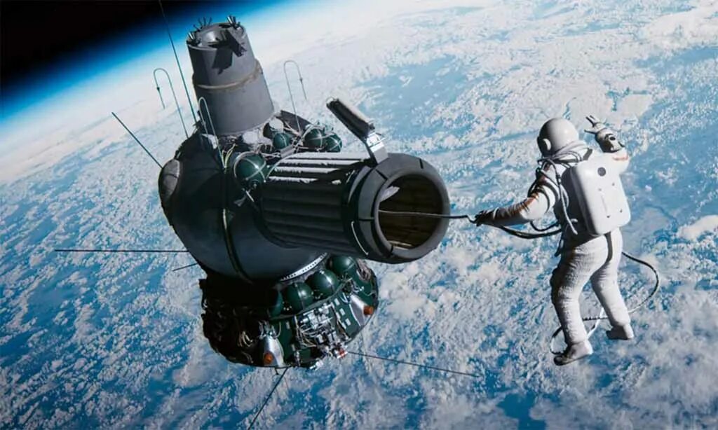 Первый выход в открытое космическое пространство. Леонов выход в открытый космос.