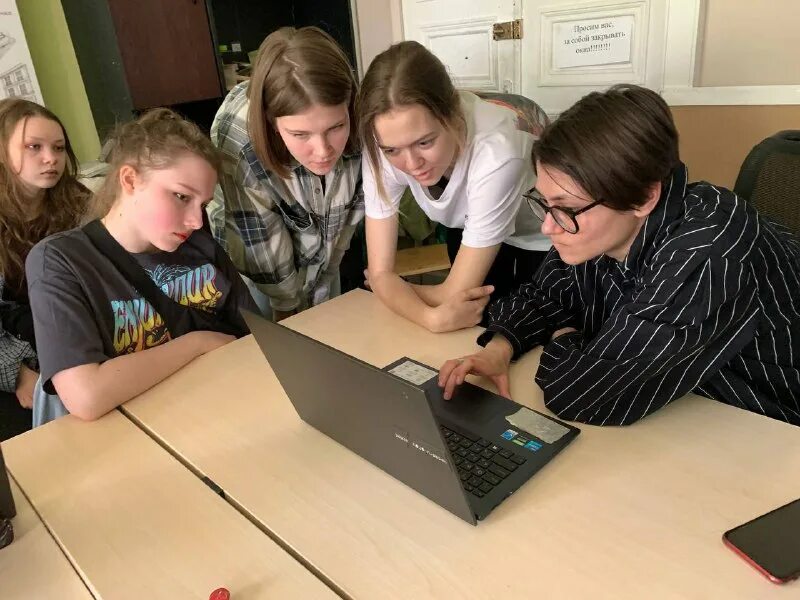 радиомеханический колледж. лучшие колледжи на дизайнера одежды.