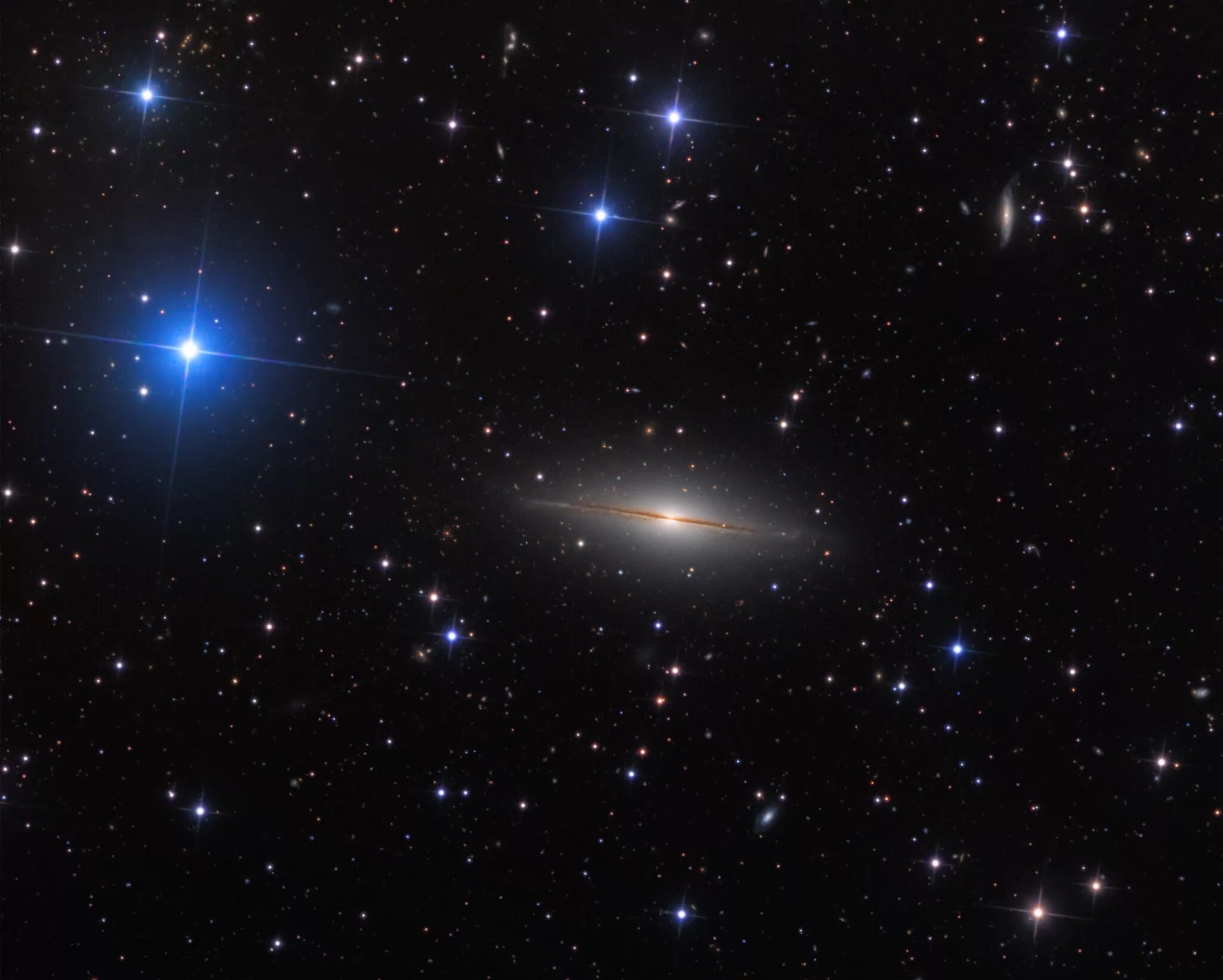 Эллиптическая Галактика NGC 7385 В созвездии Пегас. NGC 7789 Созвездие. Скопление галактик. Неправильная звезда. Звезды видны потому что