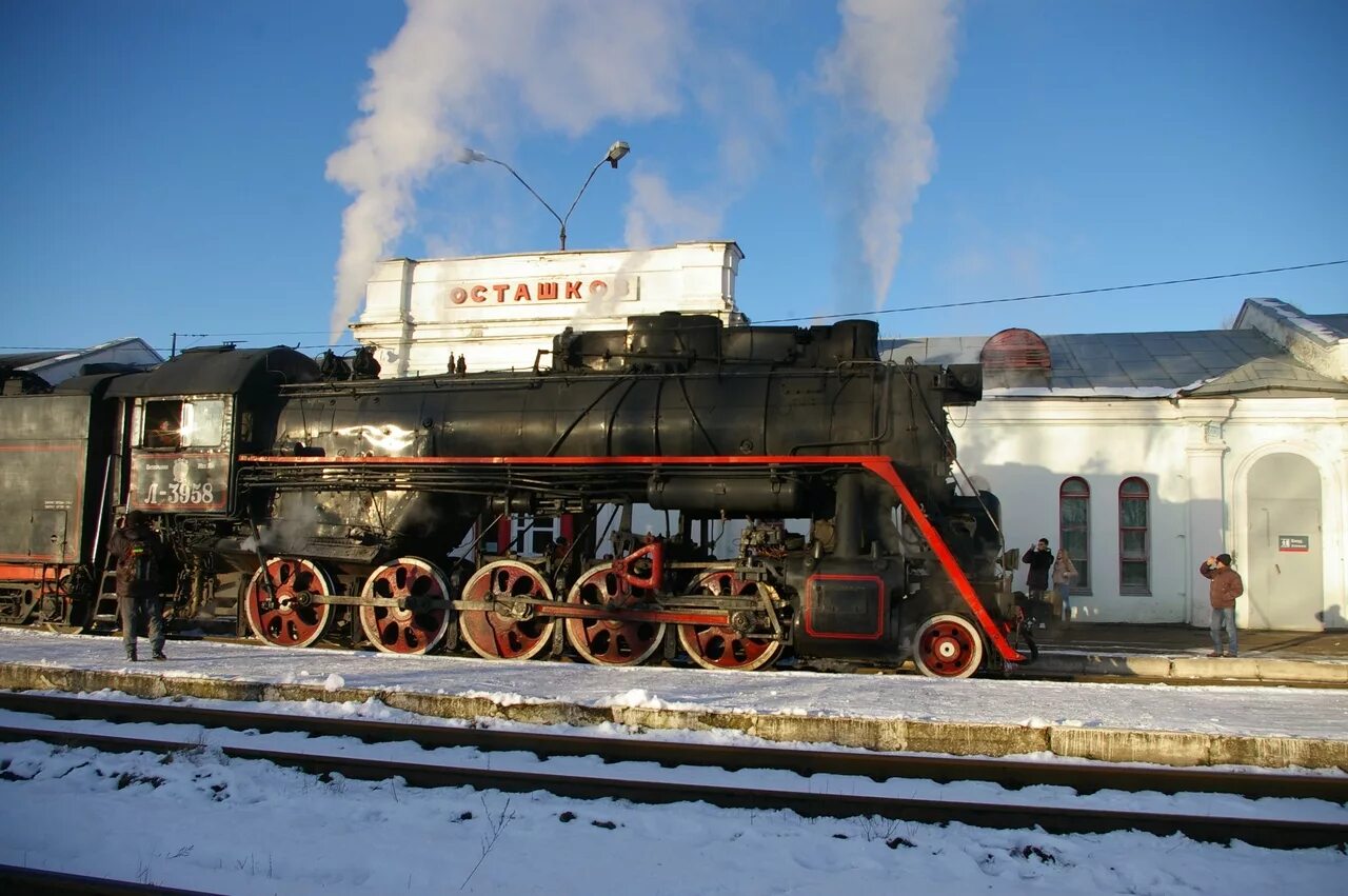 Steam locomotive Su215-80 as monument - Moscow
