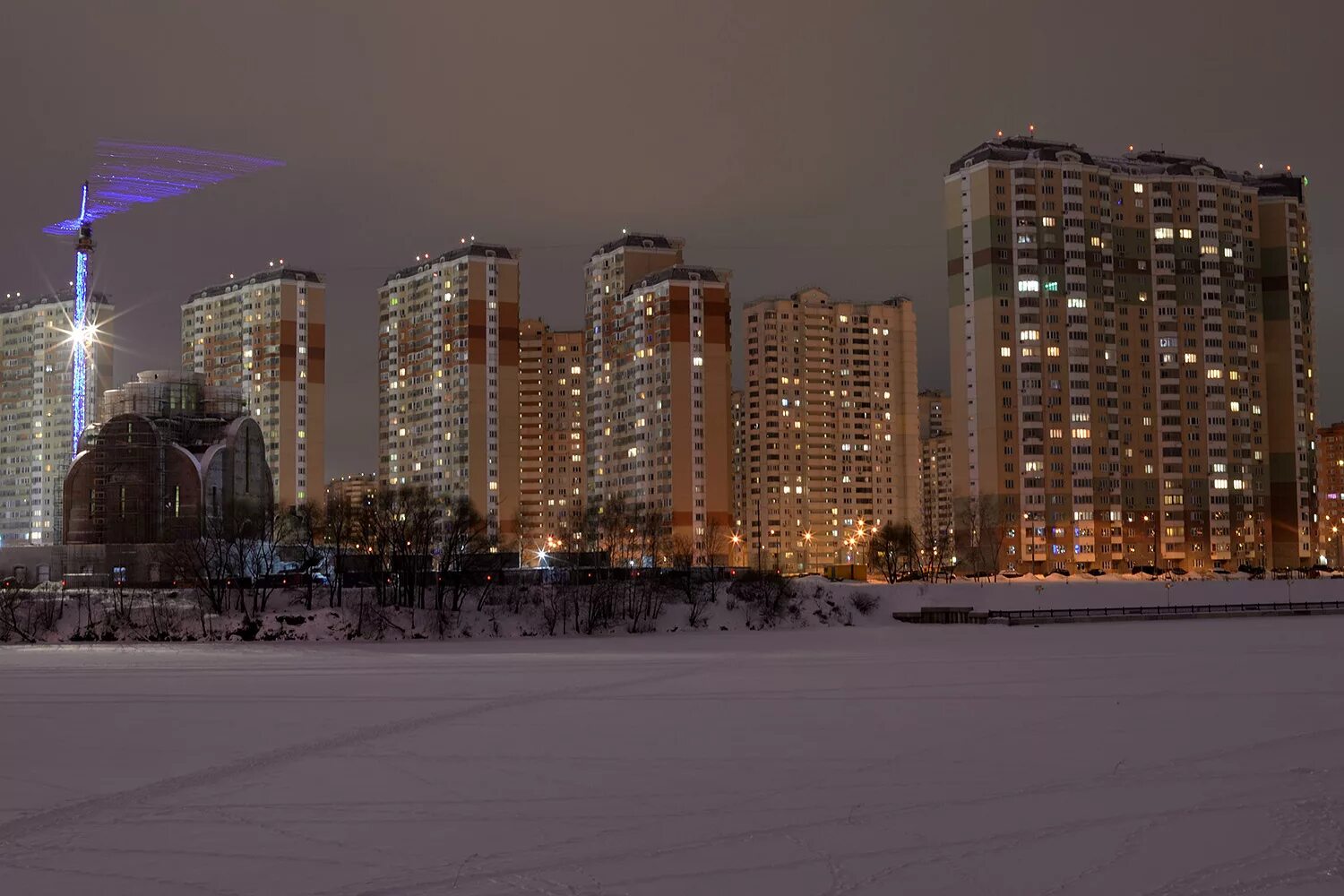 Г красногорск где. Павшинская Пойма Красногорск. Красногорск набережная Павшинская Пойма зима. Павшинская Пойма Красногорск зимой. Ночная Павшинская Пойма Красногорск.