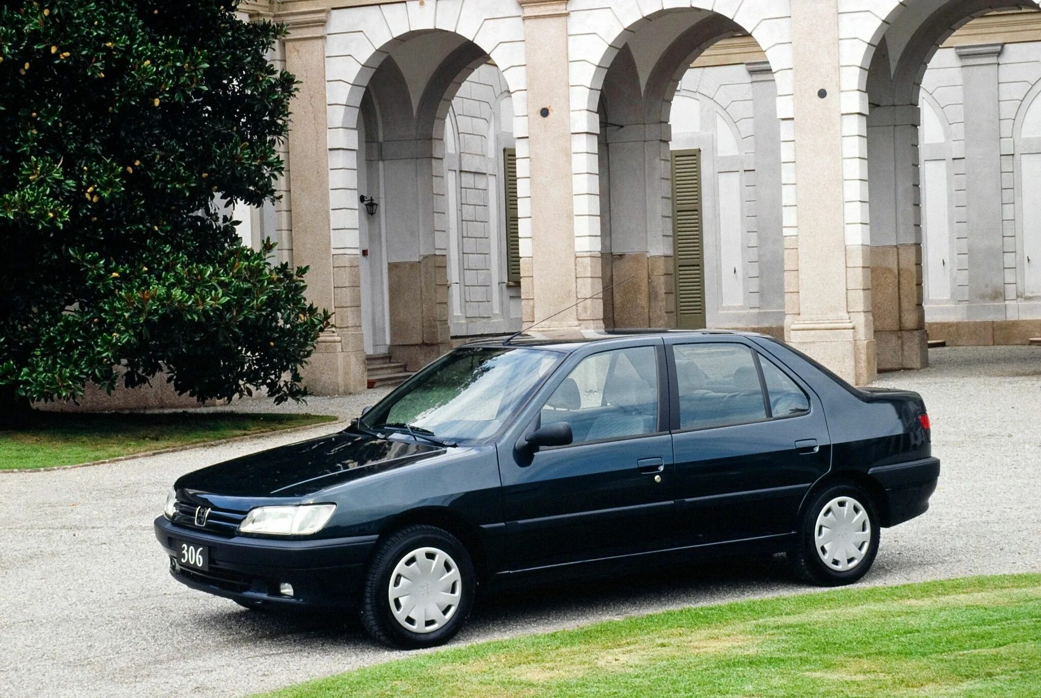 Peugeot 306 седан. Peugeot 306 1995 седан. Пежо 306 седан 1995. Пежо 306 седан фото.