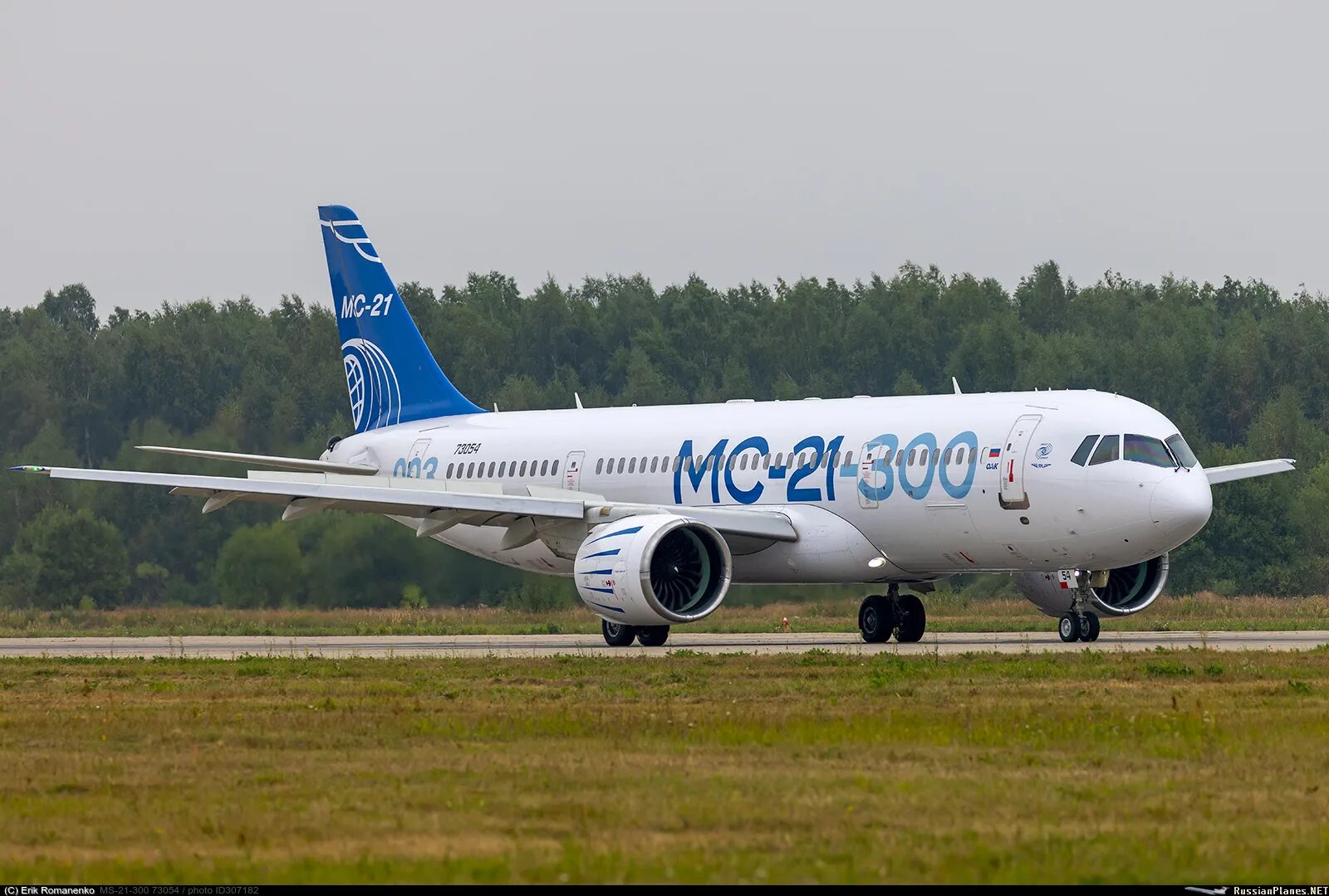 Мс 21 поставки. MC 21 300. Самолёт МС 21 300. Irkut MC-21-300. МС-21 пассажирский самолёт.