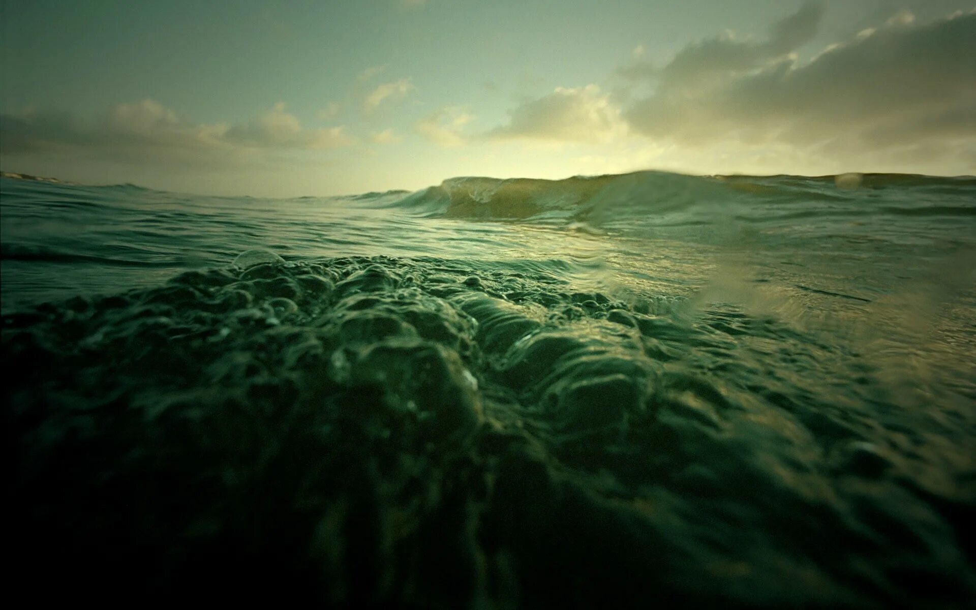 Ярко зеленое море. Ярко зеленое море. Зеленое море. Морской зеленый. Море изумрудного цвета.