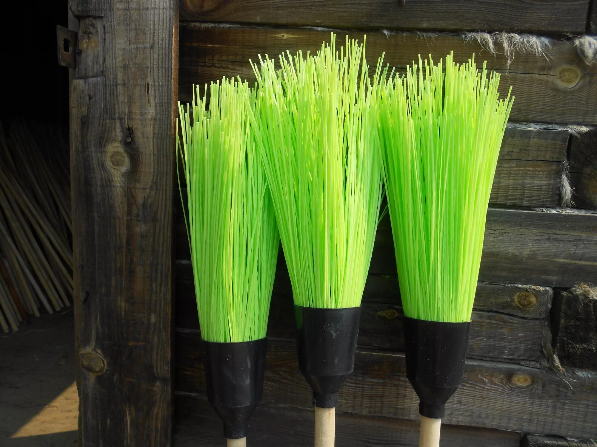 Березовая метла метла дворника. Название частей метлы. Два типа метелка. Грязная метла. Два типа метелка.