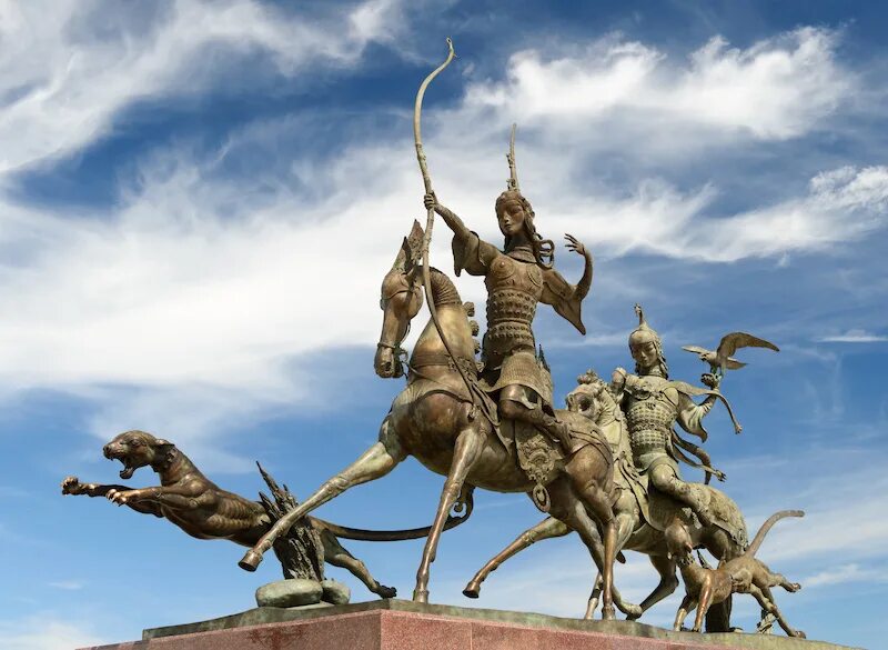 царская охота кызыл скульптура. памятники тувы царская охота. даши намдаков царская охота в кызыле. даши намдаков царская охота. царская охота кызыл надаков.