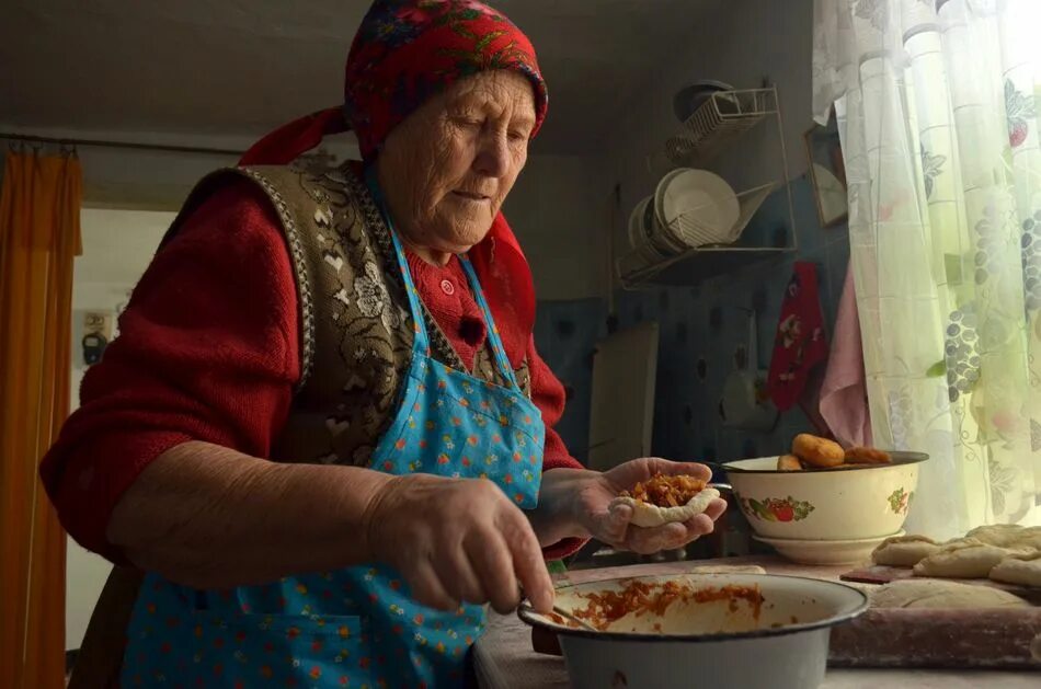 бабушкин пирог. бабушкины пироги фото. ". деревенская выпечка. пирожки любимые бабушкины с капустой.