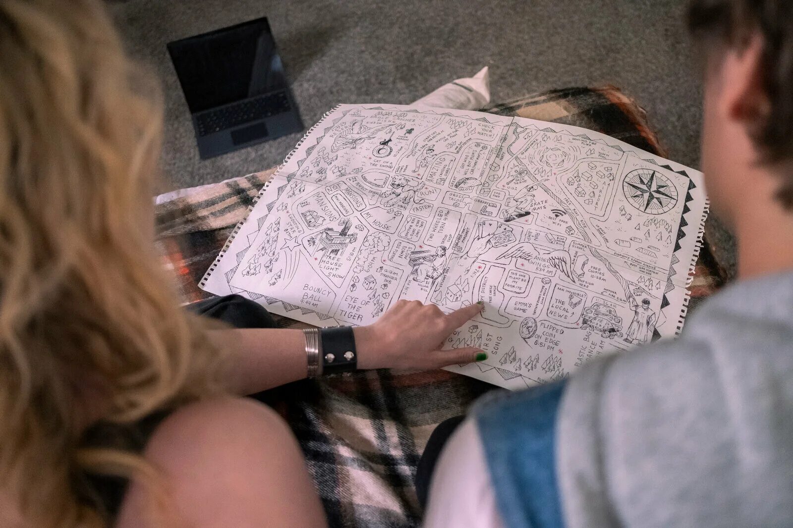 фильм про карты. карта прекрасных маленьких вещей фильм 2021. карта совершенных мгновений фильм 2021. карта совершенных людей. карта совершенных людей.